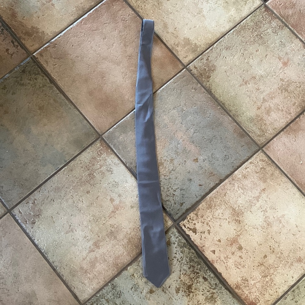 Calvin Klein slim gray/silver tie